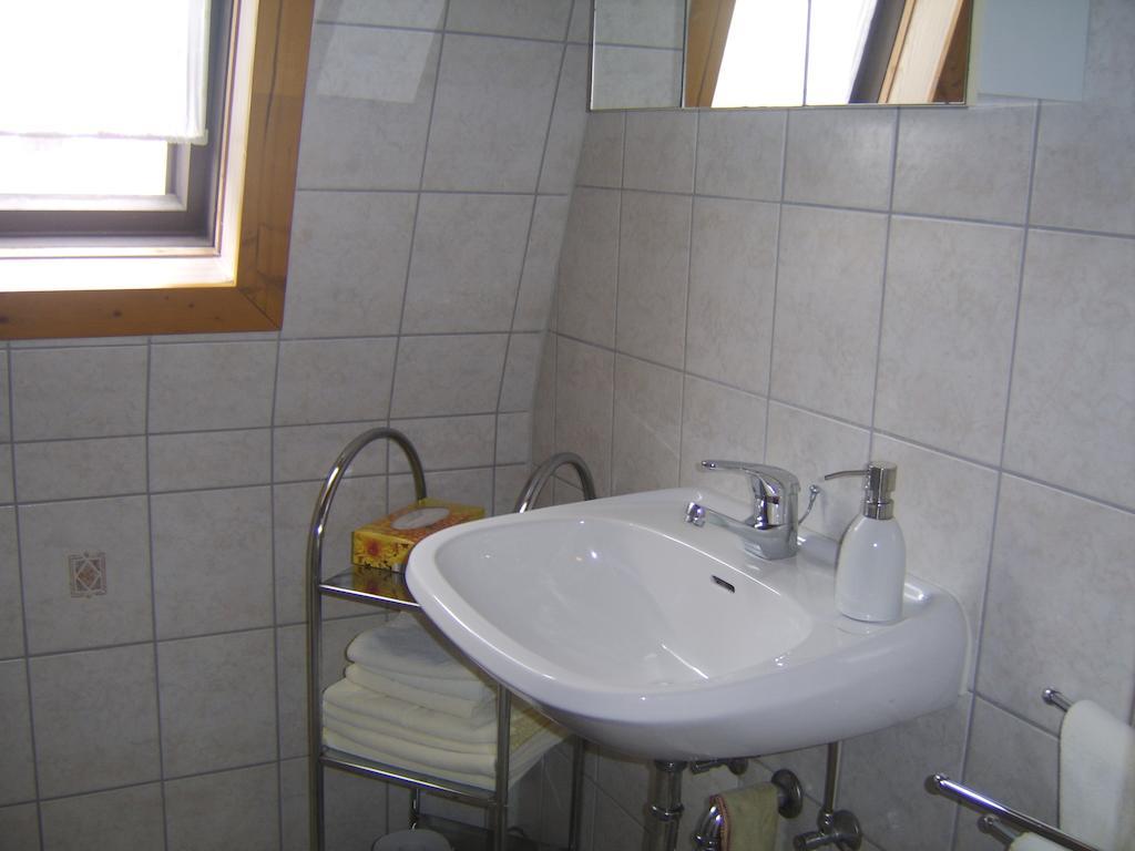 Weingut Matthias Dauns Apartment Reil Room photo